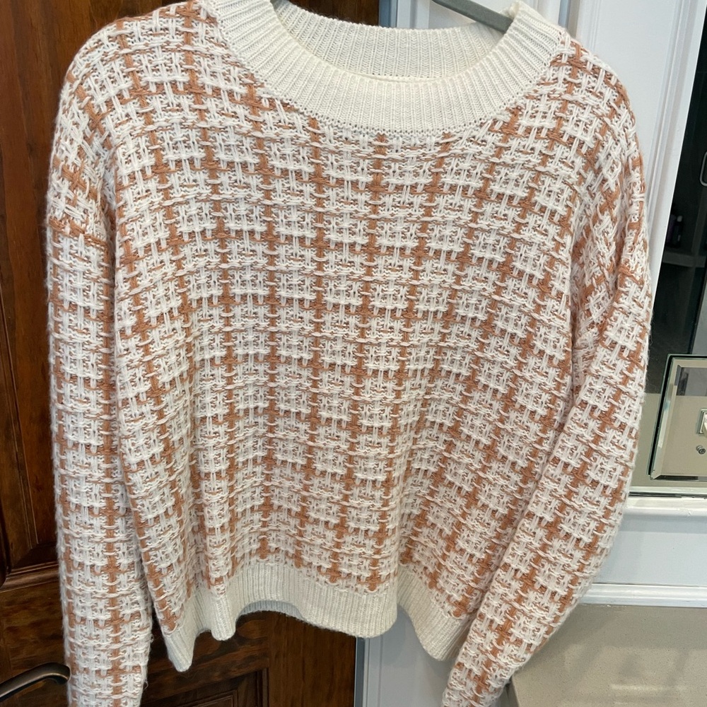 Chic Cream and Tan Women's Sweater